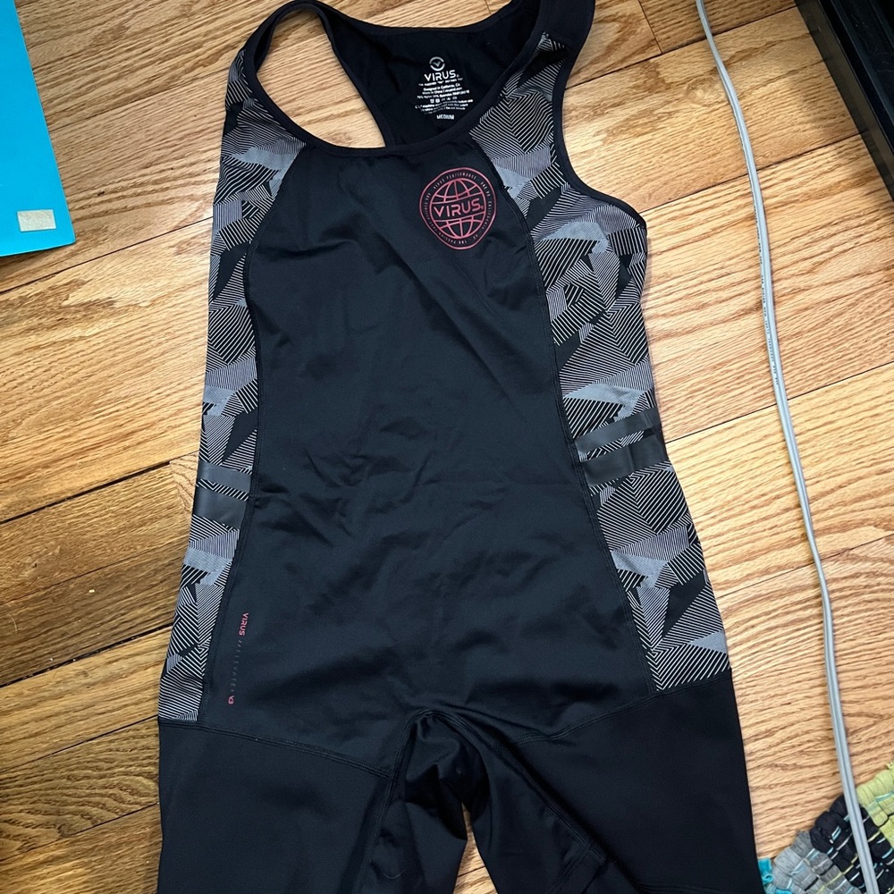 Virus womens singlet